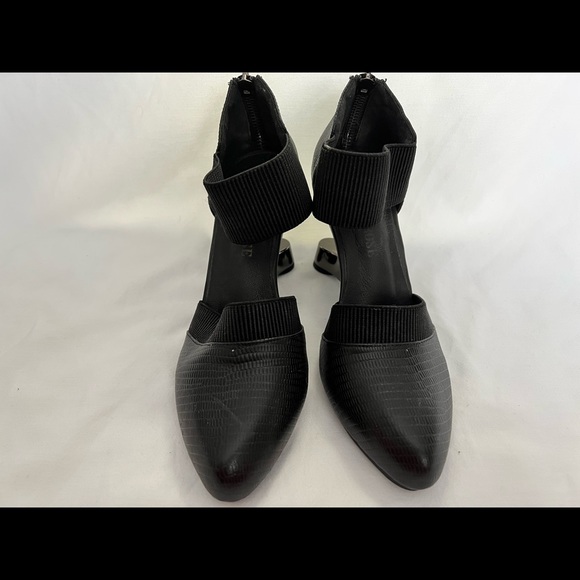 Jady Rose - Black Asymmetrical-Heel Leather Pump - Picture 3 of 4